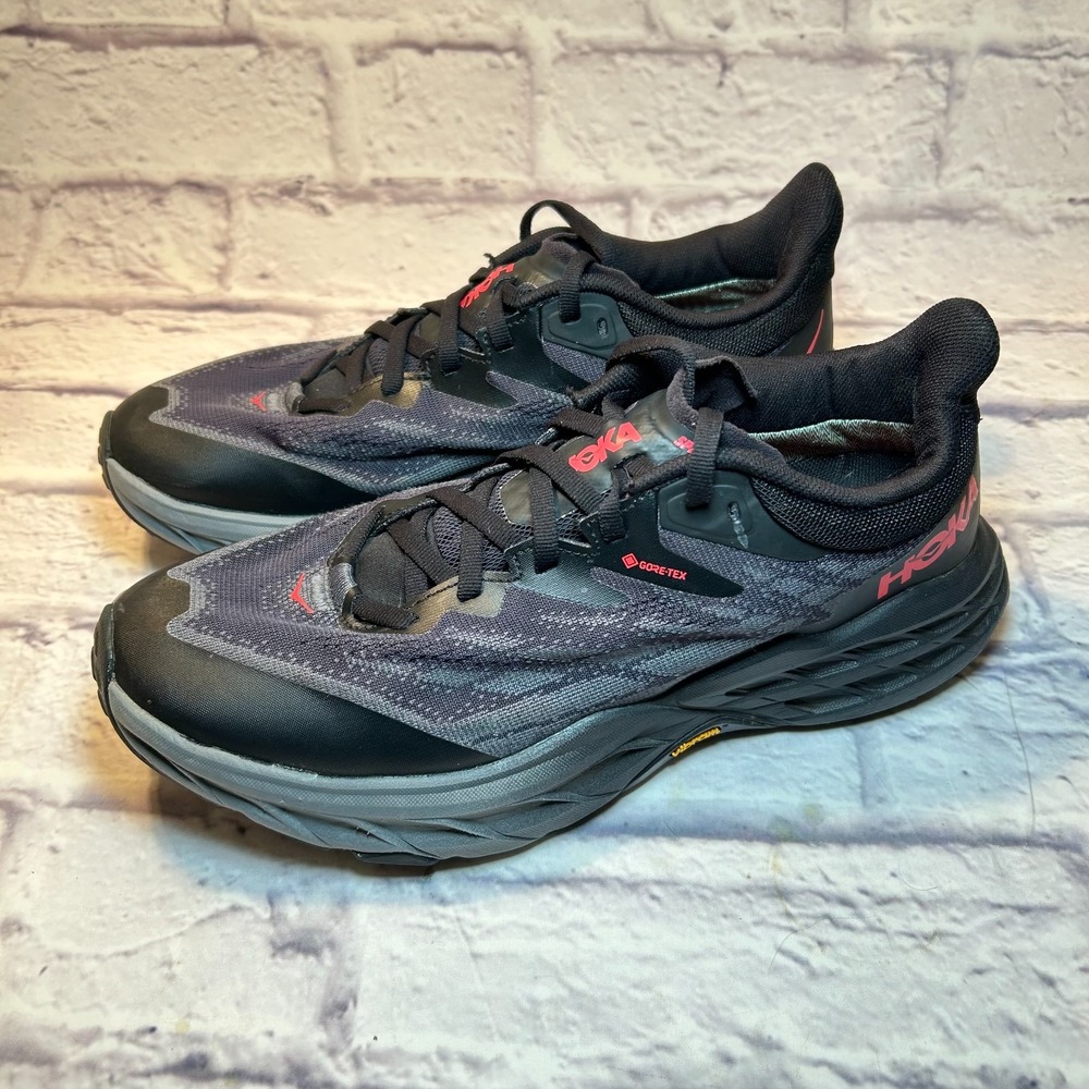 Hoka One One Speedgoat 5 GORE-TEX Spike Running Shoes Mens 9B Black Red Comfort